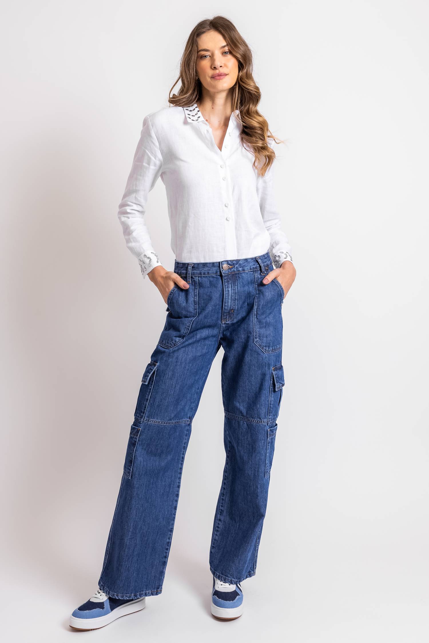 Calça Wide Leg em Jeans com Recorte Lateral Azul