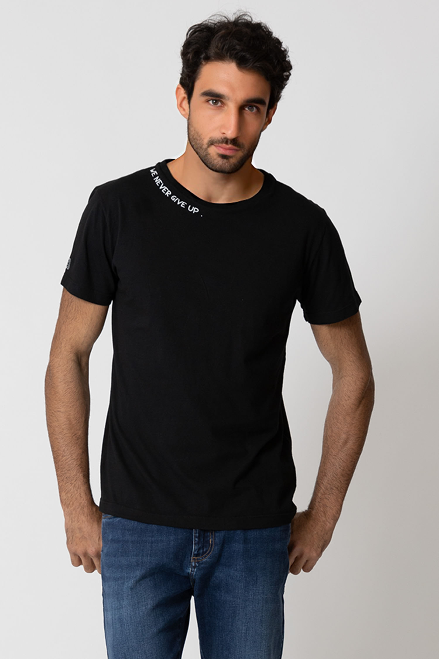 T-SHIRT ESTAMPA GOLA