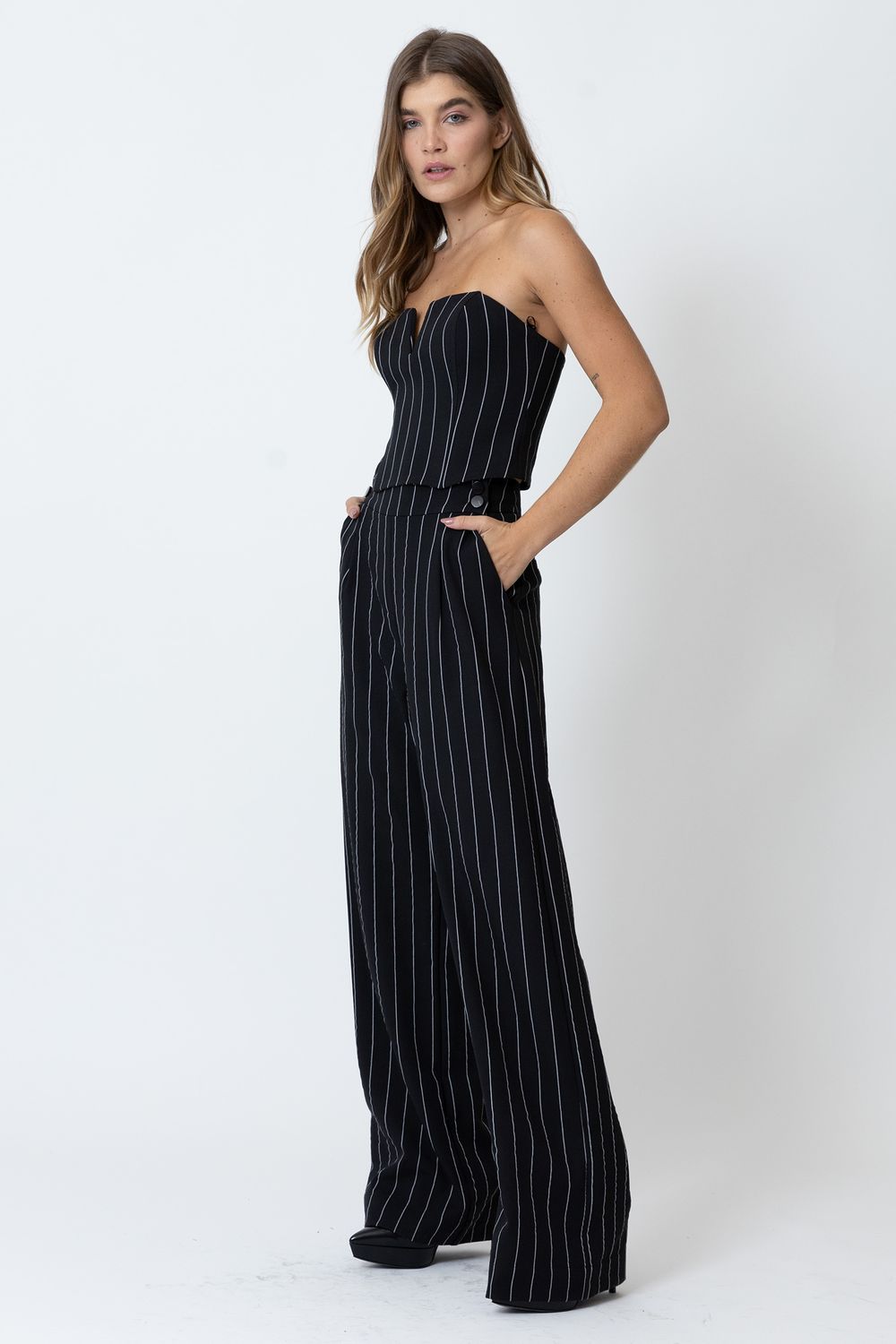 CALCA-F1309-E-BLUSA-F6832-LADO