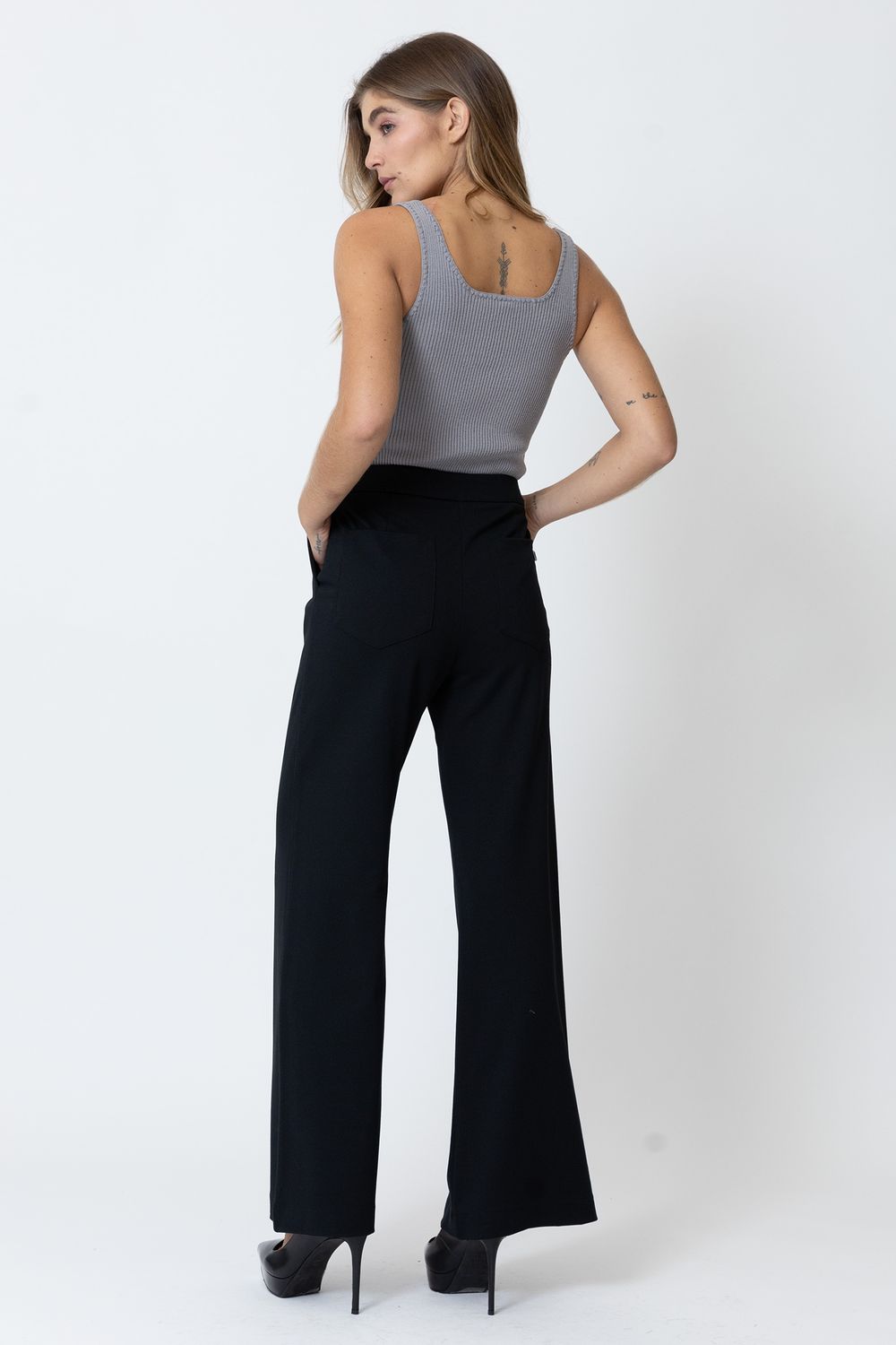 BLUSA-T43121-CALCA-F1324-COSTAS
