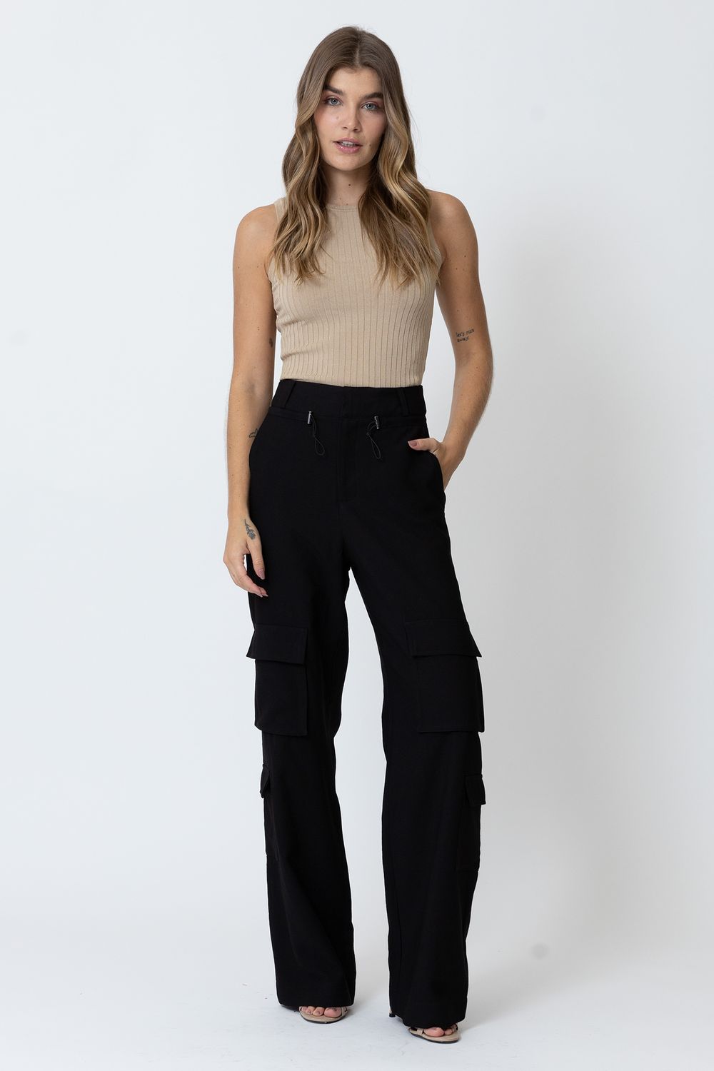 CALCA-F1304-E-BLUSA-T43116-CAPA