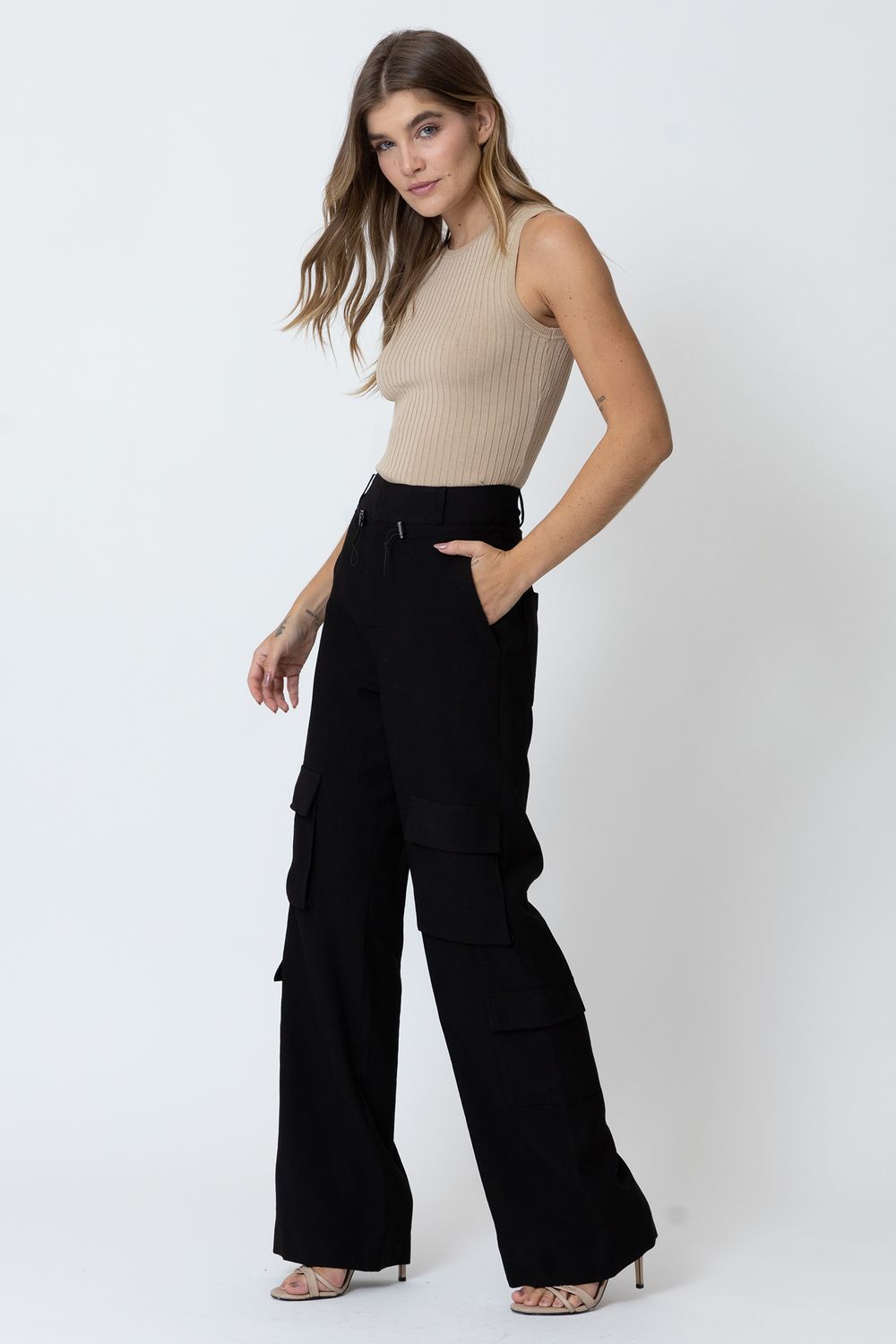 CALCA-F1304-E-BLUSA-T43116-LADO