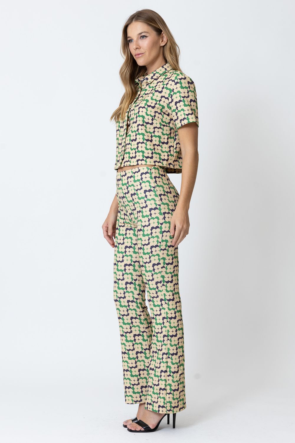 CAMISA-F80202-E-CALCA-F1299-LADO