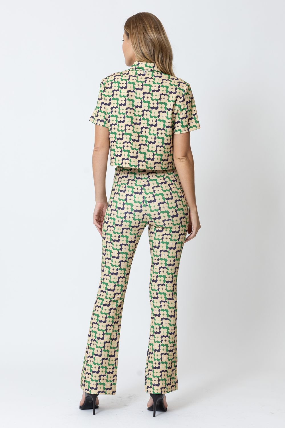 CAMISA-F80202-E-CALCA-F1299-COSTAS