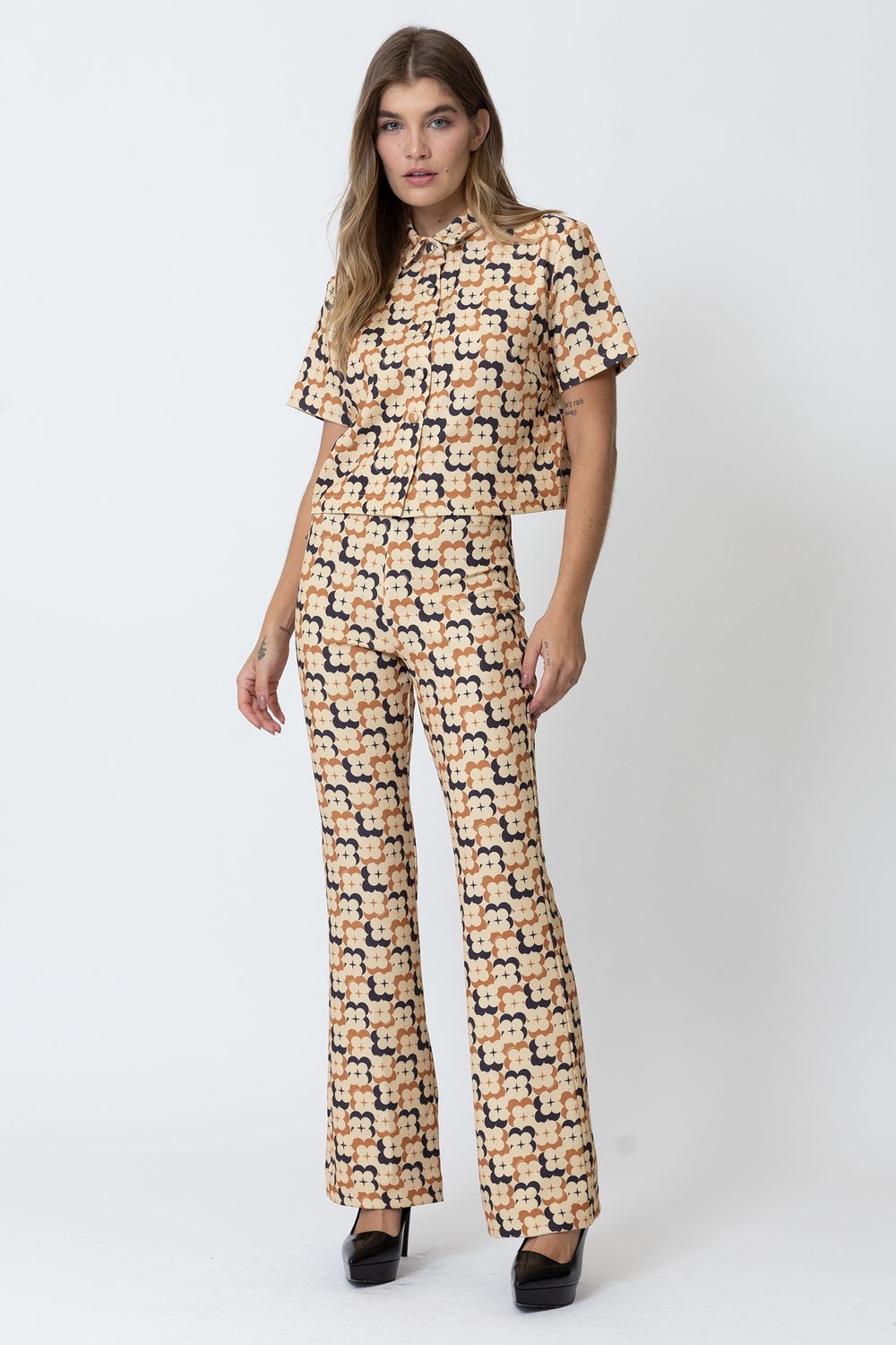 CALCA-F1299-E-CAMISA-F80202-CAPA