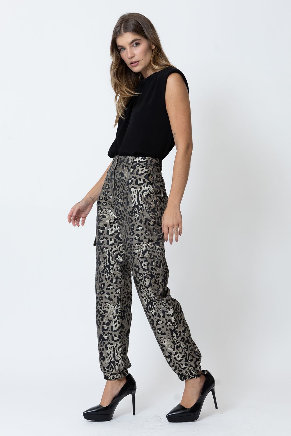 BLUSA-F6806-E-CALCA-F1314-LADO