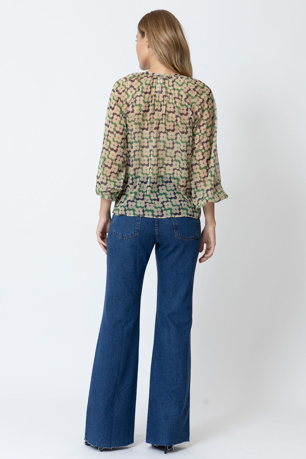 CAMISA-F80216-E-CALCA-JE1213-COSTAS