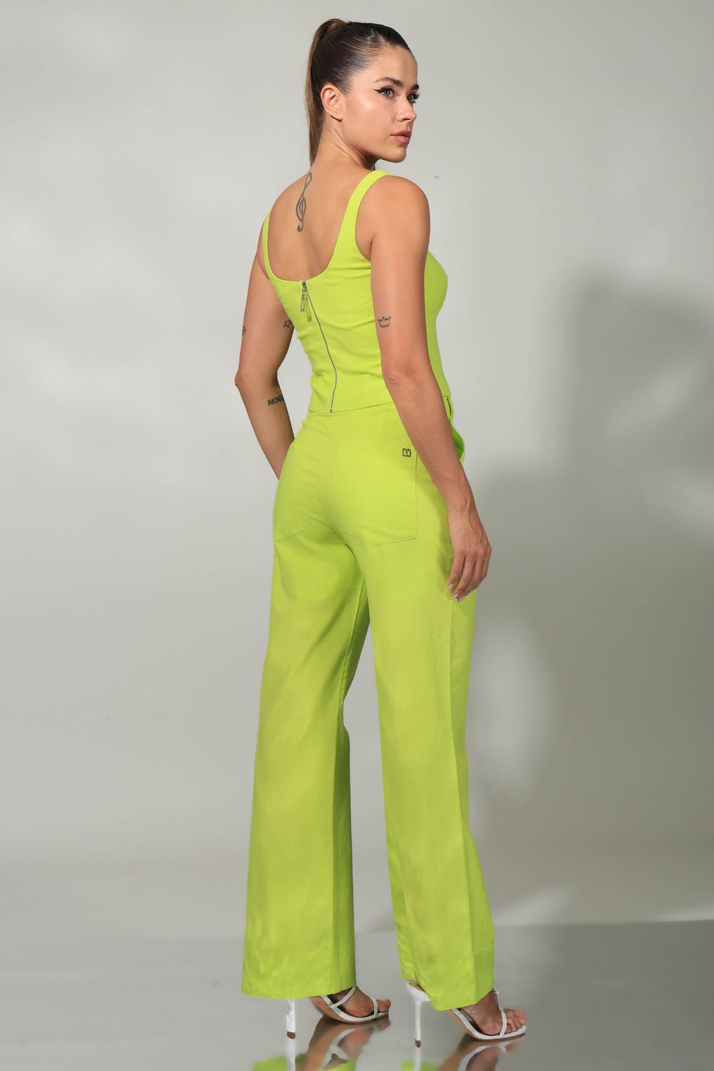 IMG_01780-BLUSA-F6852---CALCA-F1328-X_