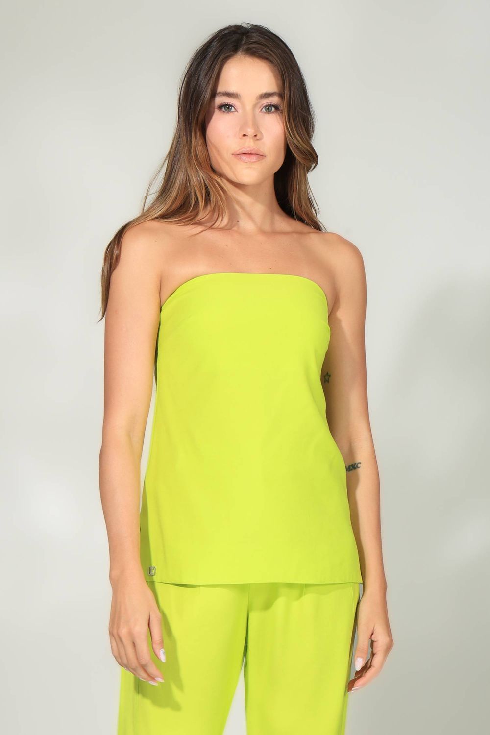 IMG_00875---BLUSA-F6863---CALCA-F1340-L