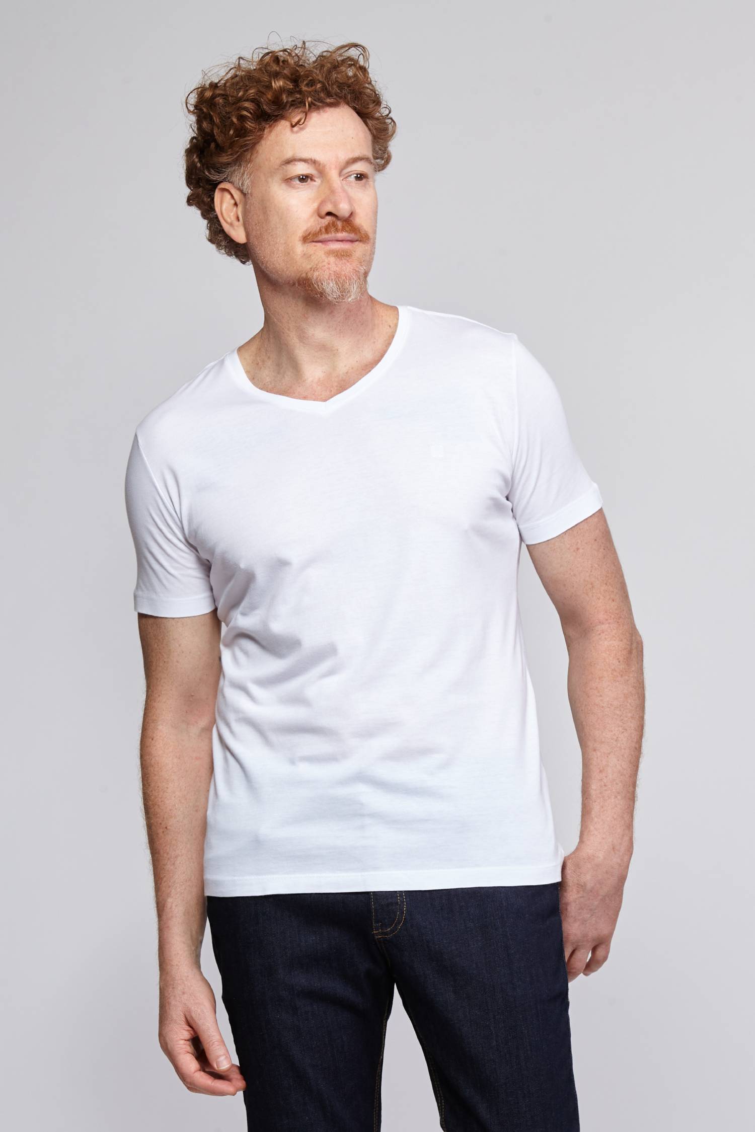 T-SHIRT DECOTE V