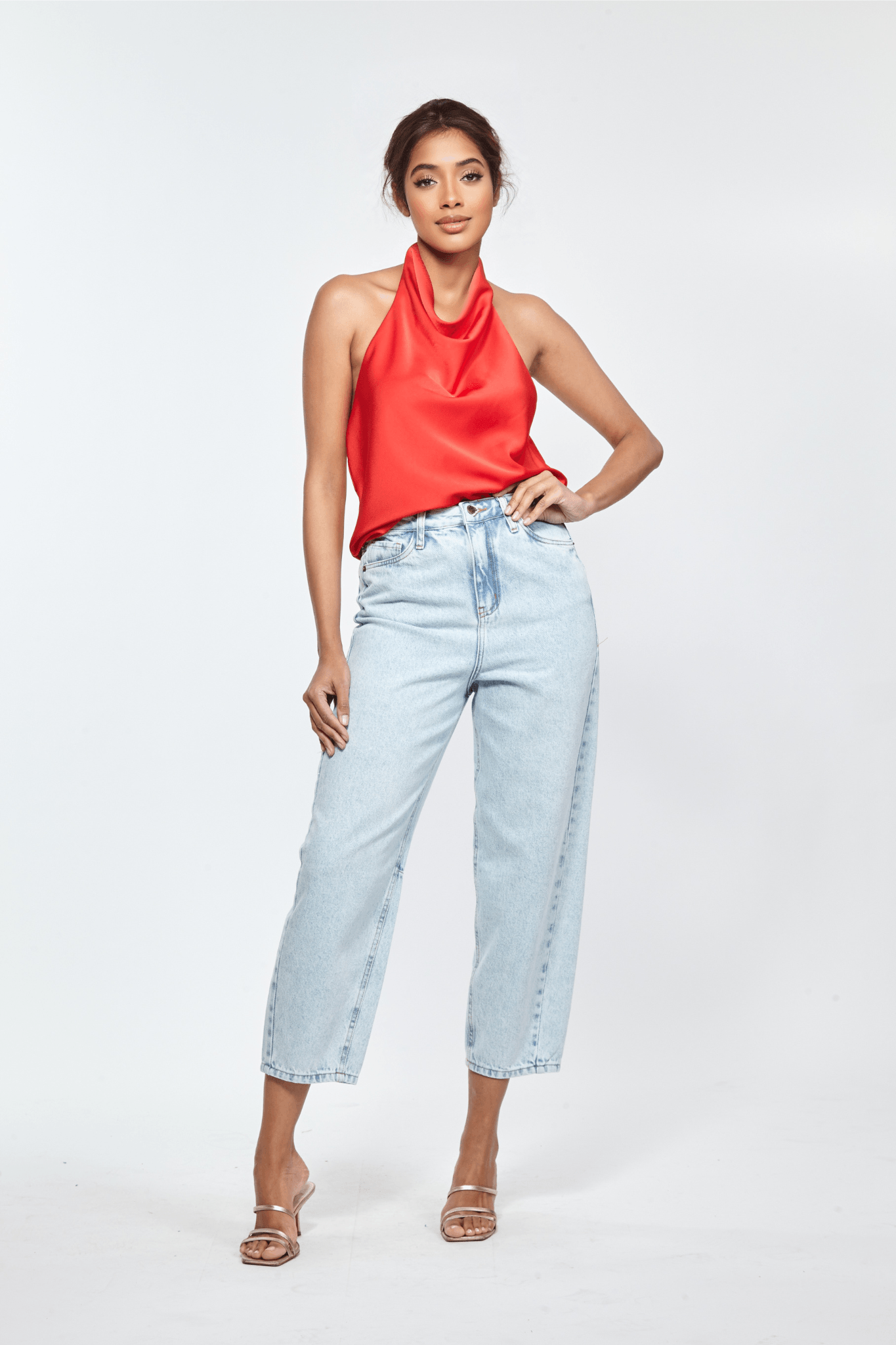 CALÇA SLIM BORDADA