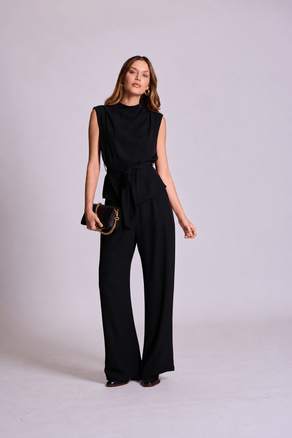 BLUSA CREPE SEM MANGA COM FAIXA
